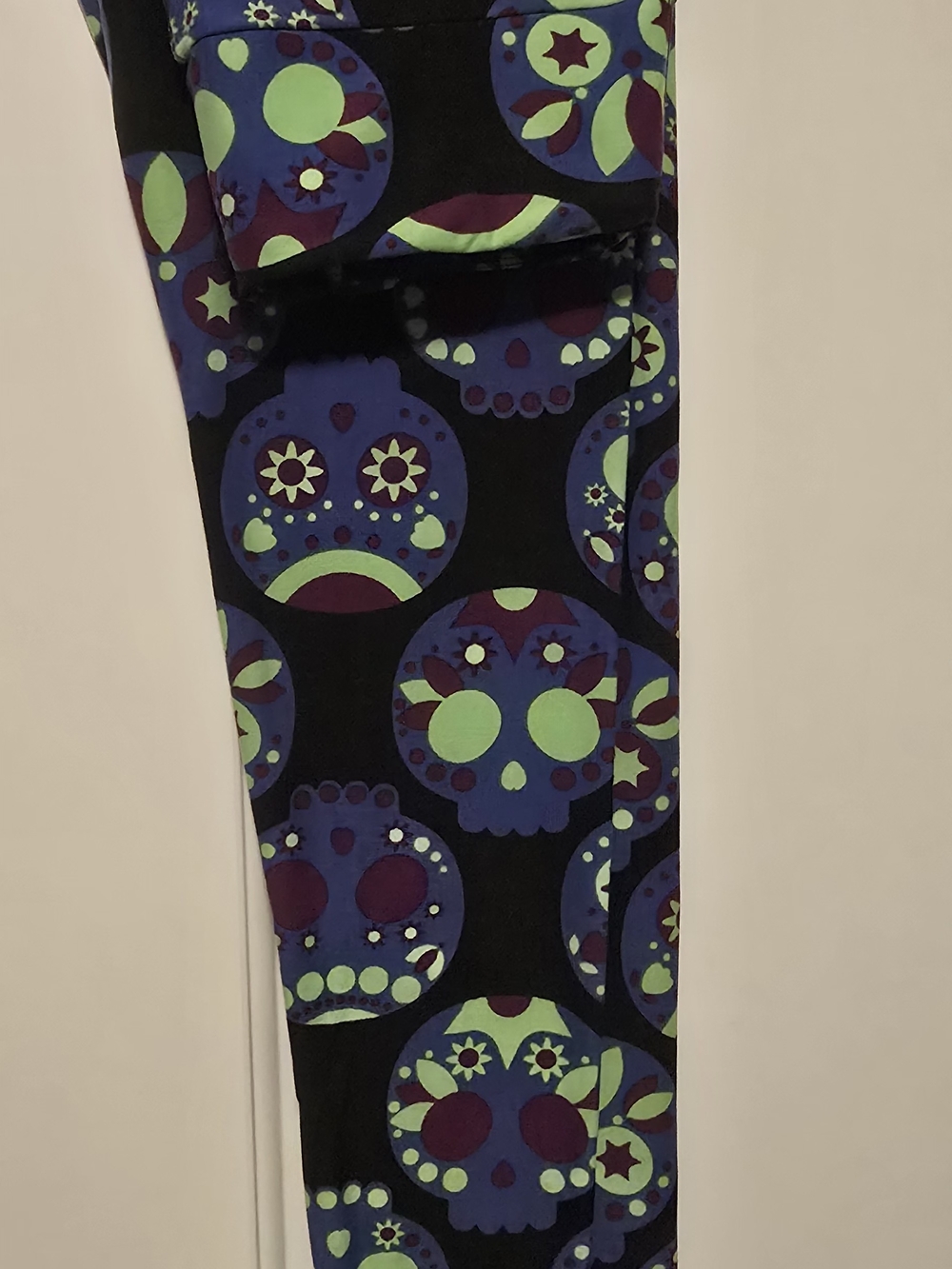 LuLaRoe Black Leggings with Purple and Mint Skull Print